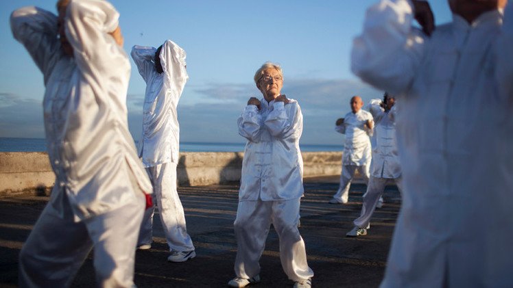 Científico: Es posible vivir hasta los 100 años disfrutando de los 'placeres' de la vida