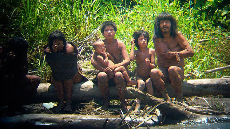 Perú: Una tribu indígena aislada saquea una comunidad vecina con arcos y flechas
