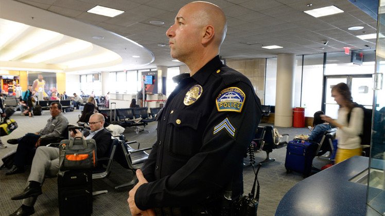 Viajes en plan James Bond: Guía de la CIA para volar pasando desapercibido