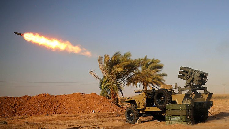 Impactante imagen: Un niño chiita de 10 años dispara misiles contra el Estado Islámico