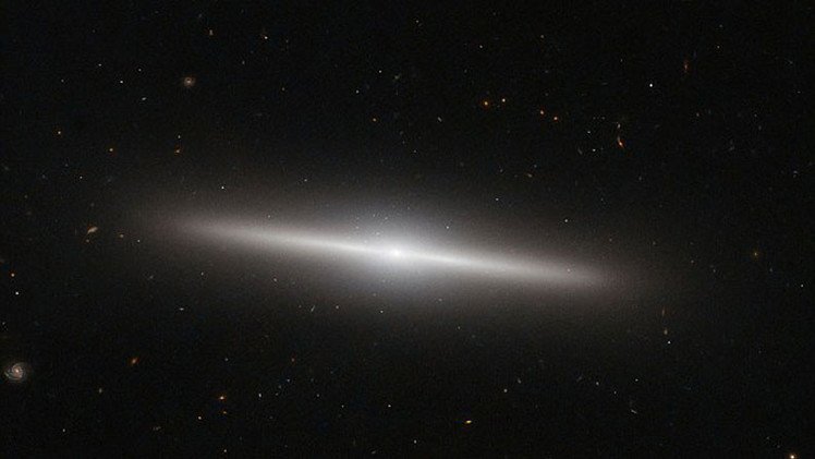 Telescopio Hubble capta el lado hermoso de una galaxia misteriosa