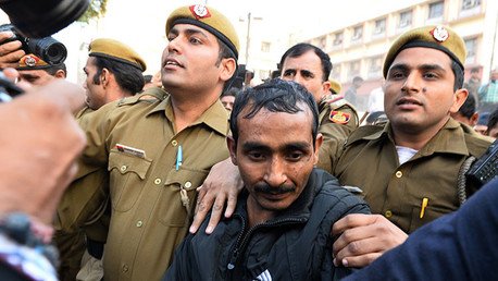 Taxista indio de Uber: "Las mujeres sucumben naturalmente a mi encanto"