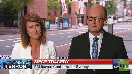 Video: Reportera llora al enterarse de que conocía a una víctima del secuestro del café