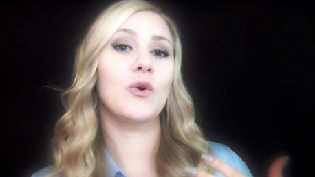 Una bloguera rusa "complace" a los cibernautas con una técnica de susurros