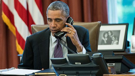 El gobernador de Massachusetts se burla de Obama en directo