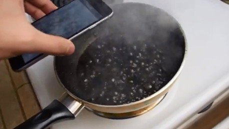 ¿Qué pasa con un iPhone 6 si se hierve en Coca Cola?