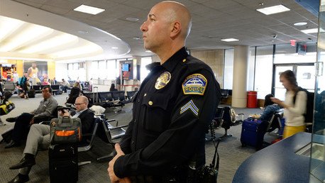 Viajes en plan James Bond: Guía de la CIA para volar pasando desapercibido