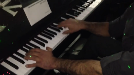 Un pianista ruso toca 23 notas por segundo