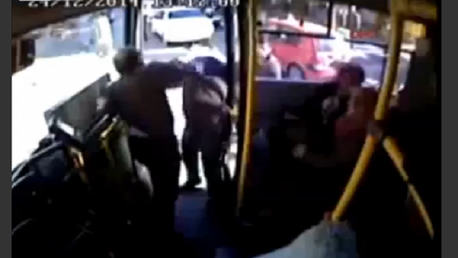 Conductor y pasajero turcos se pelean por ver quién tiene razón