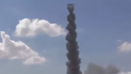 Impresionante artefacto pirotécnico en forma de platillo volante