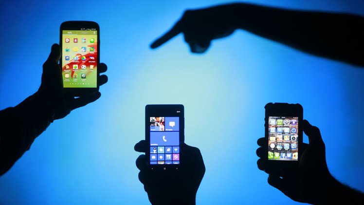 Profesora: Jóvenes hoy en día son una generación perdida que no puede ni manejar sus móviles