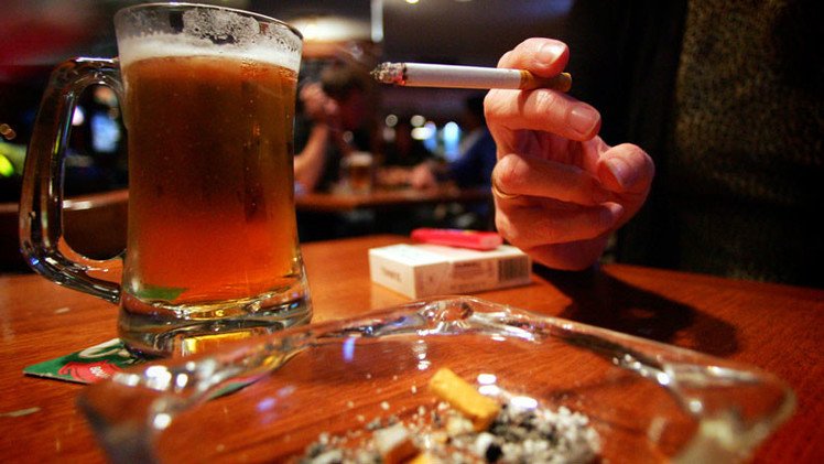 ¿Todo lo perjudicial es útil? Estudios revelan que alimentos grasosos y alcohol benefician la salud