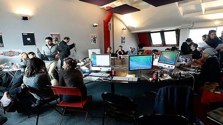 El nuevo número de 'Charlie Hebdo' con Mahoma llorando, agotado en tiempo récord