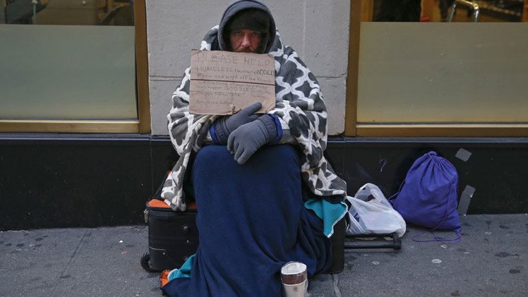 ¿Por qué ser pobre resulta caro en EE.UU.?