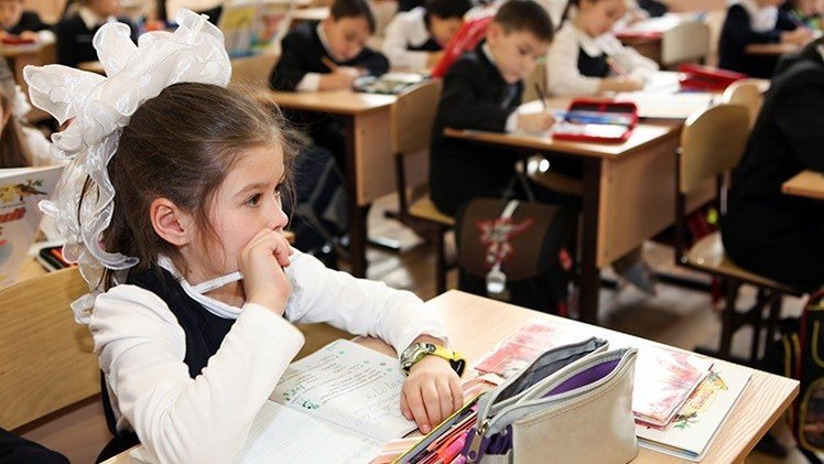 Estudio mundial: Las niñas son más exitosas que los niños en la escuela