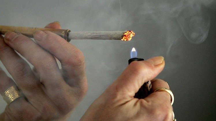 ¿Dejaría de fumar a cambio de dinero?