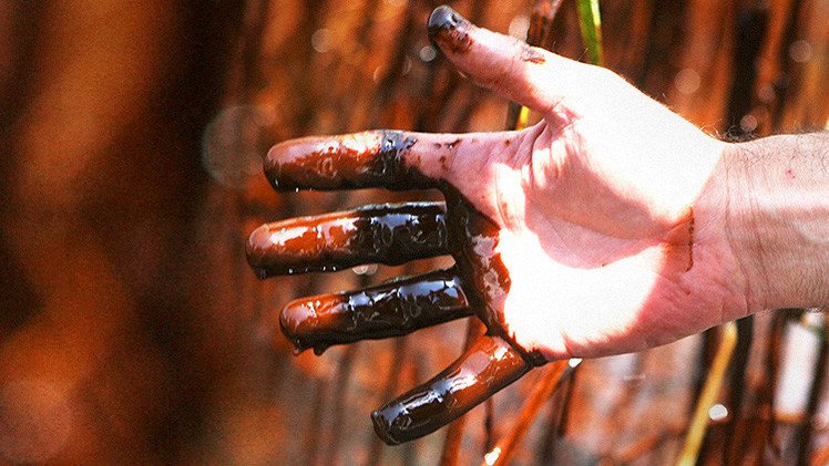 Bañarse en oro negro: El insólito balneario de crudo en Azerbaiyán