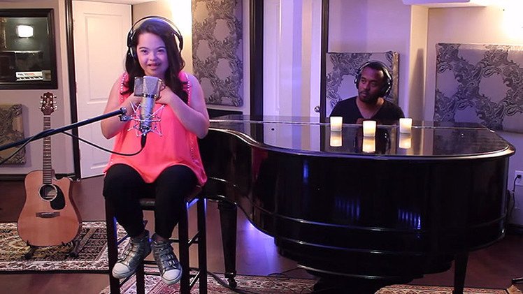 Un niña con síndrome de Down rompe esquemas con un 'cover' de John Legend