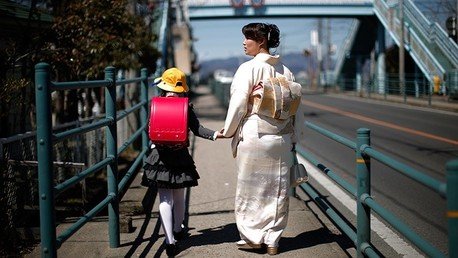 Japón: La 'supermadre' es la solución de los problemas económicos
