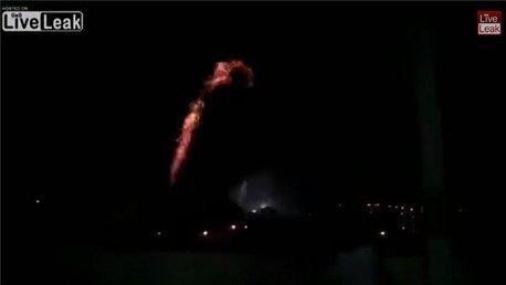Fin de Año explosivo: Fuegos artificiales se cuelan en una casa e hieren a 4 personas