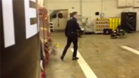 Bomberos publican las reacciones más graciosas de su compañero más miedoso