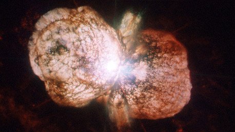 Video: La NASA desentraña el misterio del sistema estelar más luminoso del espacio