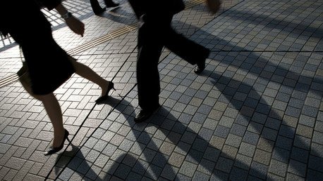 Experimento: Revelan qué ocurre si una mujer camina como un hombre