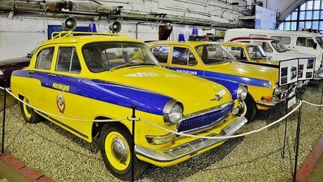 Automóviles de la Unión Soviética detenidos en el tiempo