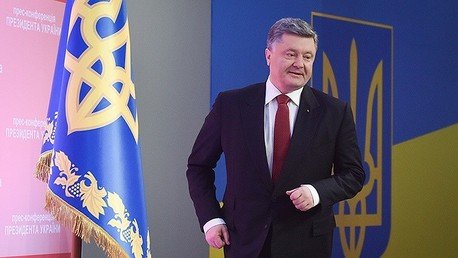 La viuda de un caricaturista: Poroshenko buscaba en París la atención de la UE
