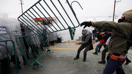 Fotos, Video: Dispersan protesta contra Enrique Peña Nieto en Ciudad Juárez