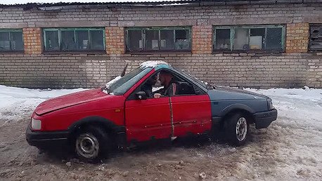 Ingeniería letona: ¿Para qué sirve un auto 'siamés'?