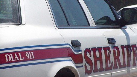 ¿Blancos intocables en EE.UU.?: Dispara a un policía negro 4 veces y queda en libertad