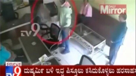 'Pecho de hierro': Le disparan a sangre fría, sobrevive y con sus amigos golpea al atacante