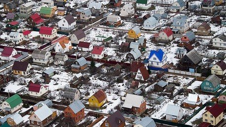 Los rusos responden a la caída del rublo construyéndose dachas