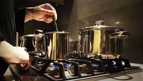 Infografía: ¿En qué países los hombres dedican más tiempo a las labores del hogar?