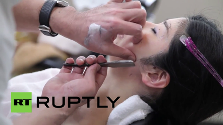 ¿Deben las mujeres afeitarse la cara?