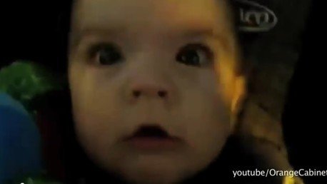 Así reaccionan los bebés al pasar por un túnel