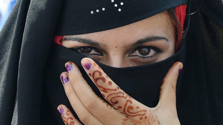 Piratas informáticos roban información de la oposición siria haciéndose pasar por mujeres guapas