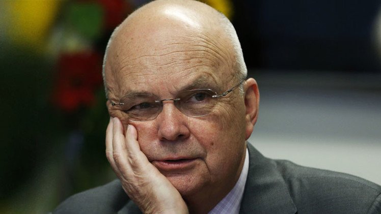 Exdirector de la NSA y CIA admite interpretar la Constitución de EE.UU. "a su juicio"