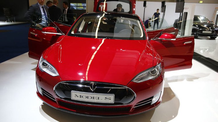 ¿Por qué una innovadora compañía automotriz 'roba' empleados a Apple?