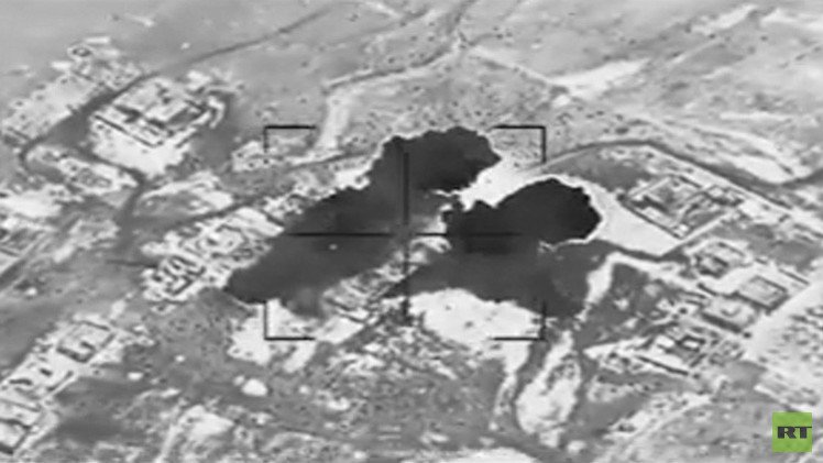 Video: Bombas aéreas impactan en edificios ocupados por el Estado Islámico