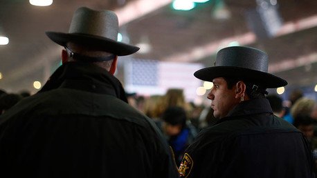 Video: La Policía interviene en una protesta contra la tortura en EE.UU.