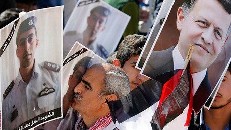 Foto: El rey de Jordania muestra en una elocuente imagen su sed de venganza