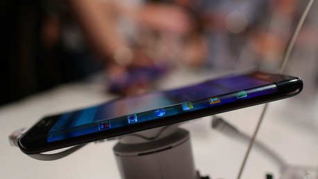 Rusia: crean una pantalla para 'smartphones' capaz de soportar el impacto de balas