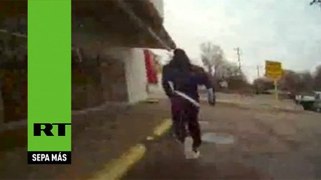 Un policía graba con su 'bodycam' una persecución en la que podría haber sido asesinado