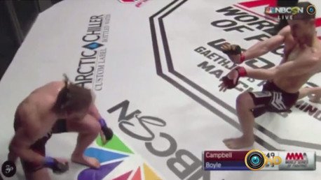 Un luchador vence por nocaut no sin antes imitar el 'Hadouken' de 'Street Fighter'