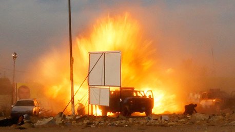 Video: El Estado Islámico prepara a un menor suicida que se inmola en un vehículo