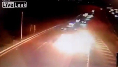 Brasil: Un adolescente de 14 años al volante causa una explosión 