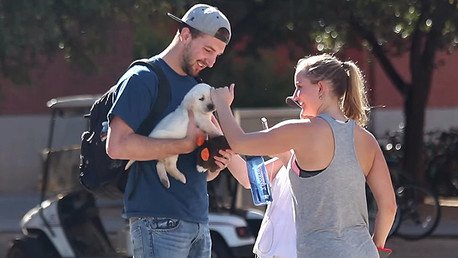 ¿Es más fácil conquistar chicas con la ayuda de un cachorrito?