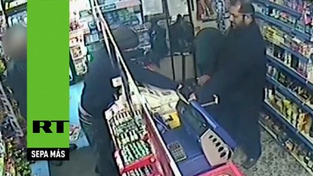  ¿Nervios de acero o un loco? Evita un robo a mano armada con un bate